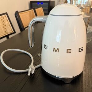 Smeg White Electric Kettle